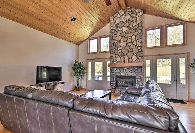 Blue Ridge Cabin On 6 Acres: Hot Tub & Mtn Views!