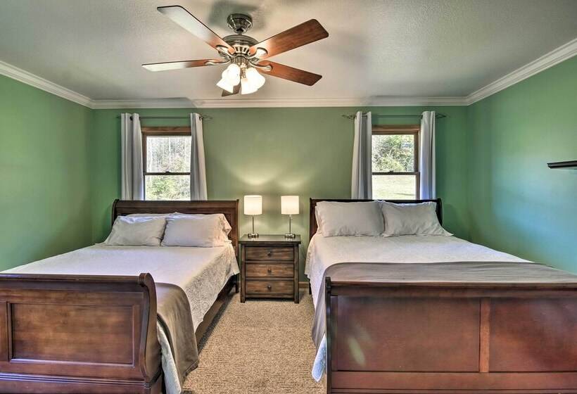 Blue Ridge Cabin On 6 Acres: Hot Tub & Mtn Views!