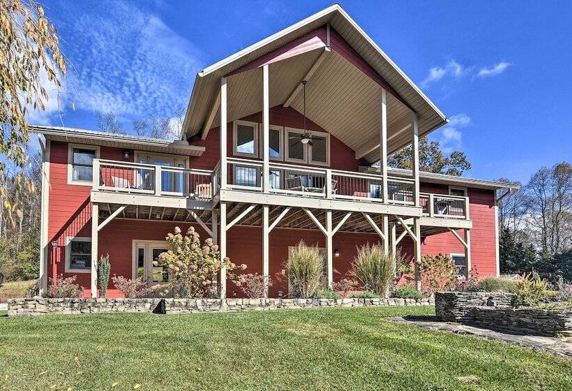 Blue Ridge Cabin On 6 Acres: Hot Tub & Mtn Views!