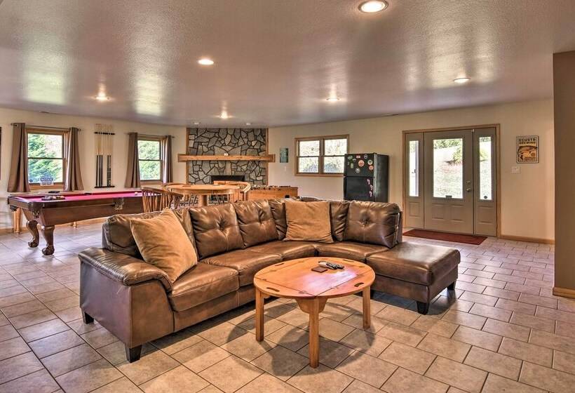 Blue Ridge Cabin On 6 Acres: Hot Tub & Mtn Views!