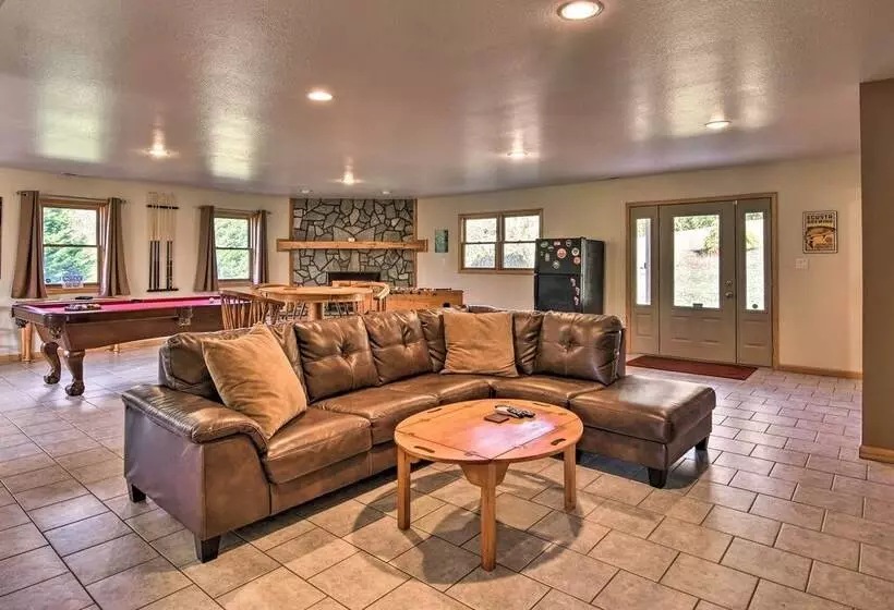 Blue Ridge Cabin On 6 Acres: Hot Tub & Mtn Views!