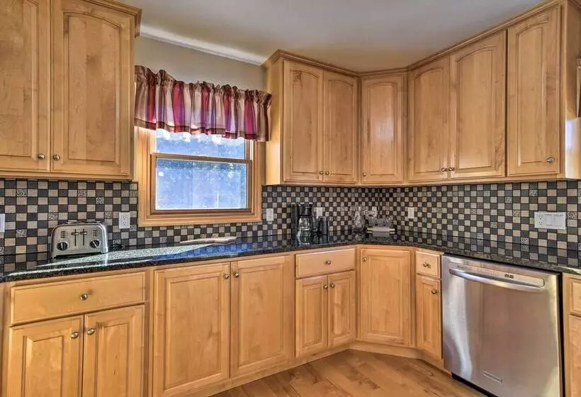 Blue Ridge Cabin On 6 Acres: Hot Tub & Mtn Views!