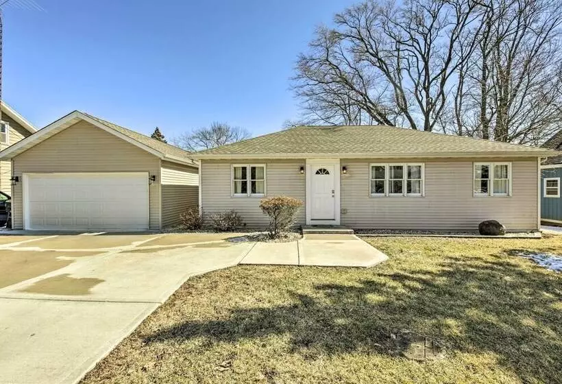 Twin Lakes Escape W/ Deck < 1 Mi To Beach!