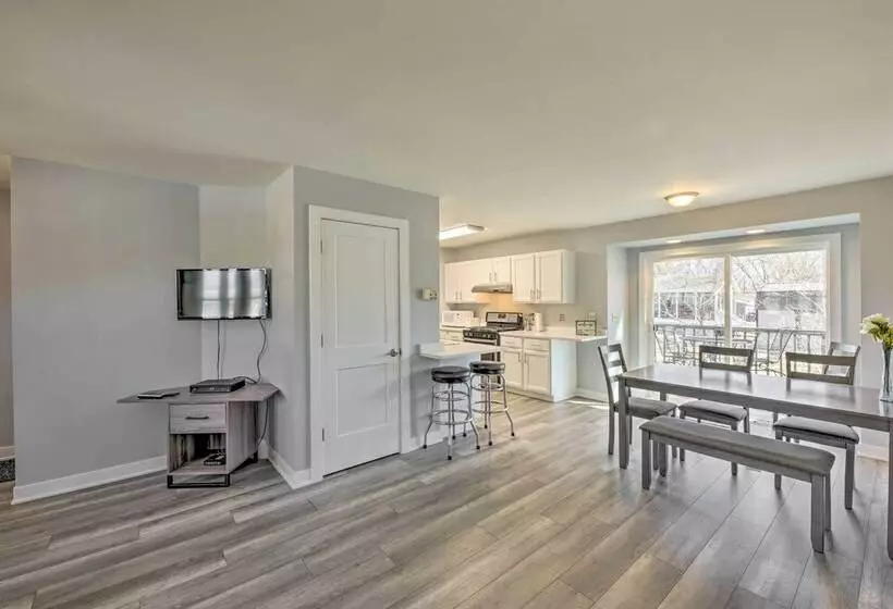 Twin Lakes Escape W/ Deck < 1 Mi To Beach!