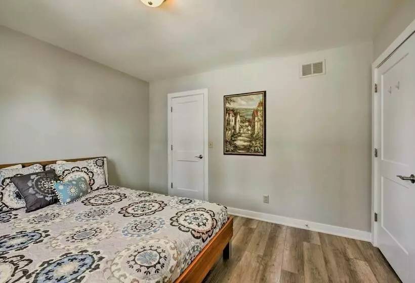 Twin Lakes Escape W/ Deck < 1 Mi To Beach!