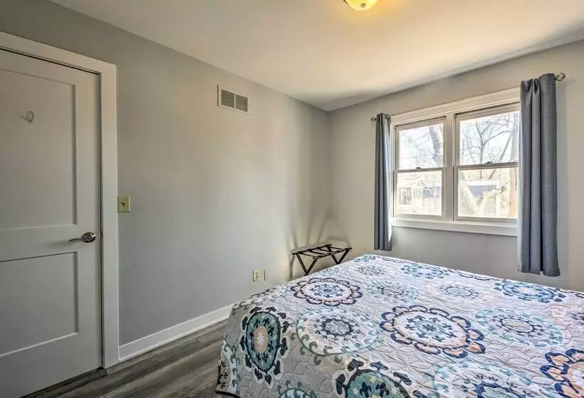 Twin Lakes Escape W/ Deck < 1 Mi To Beach!