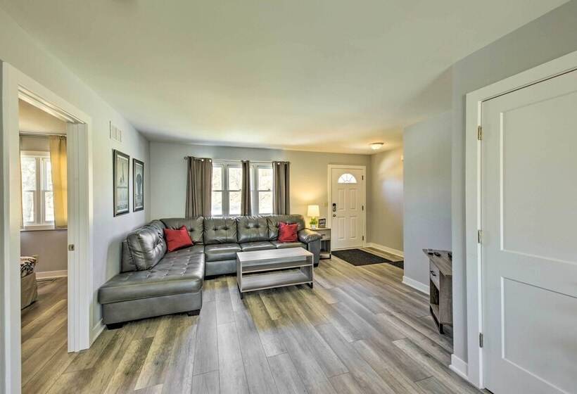 Twin Lakes Escape W/ Deck < 1 Mi To Beach!