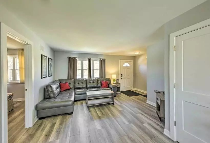 Twin Lakes Escape W/ Deck < 1 Mi To Beach!