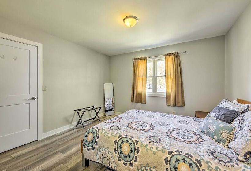 Twin Lakes Escape W/ Deck < 1 Mi To Beach!