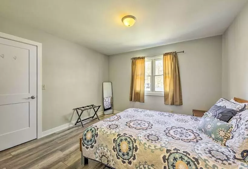 Twin Lakes Escape W/ Deck < 1 Mi To Beach!