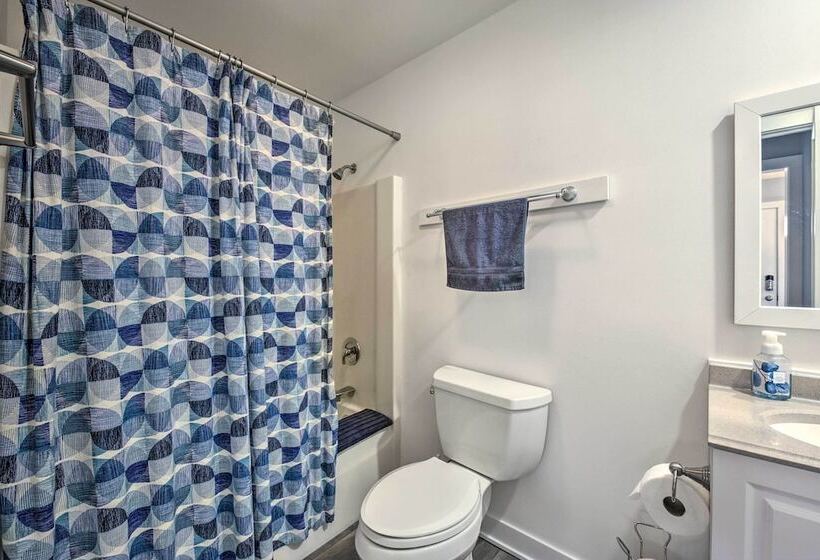 Twin Lakes Escape W/ Deck < 1 Mi To Beach!