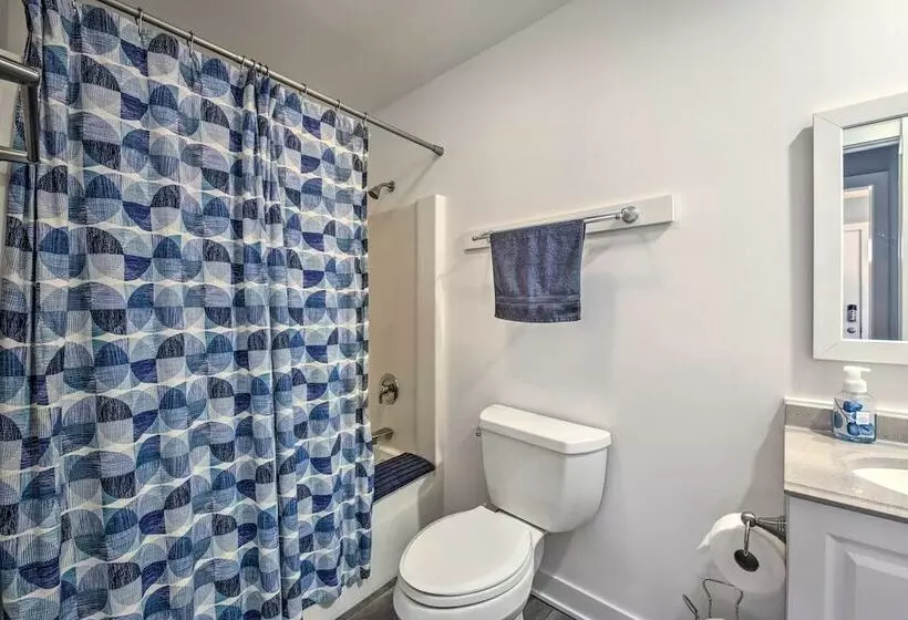 Twin Lakes Escape W/ Deck < 1 Mi To Beach!