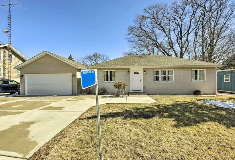 Twin Lakes Escape W/ Deck < 1 Mi To Beach!