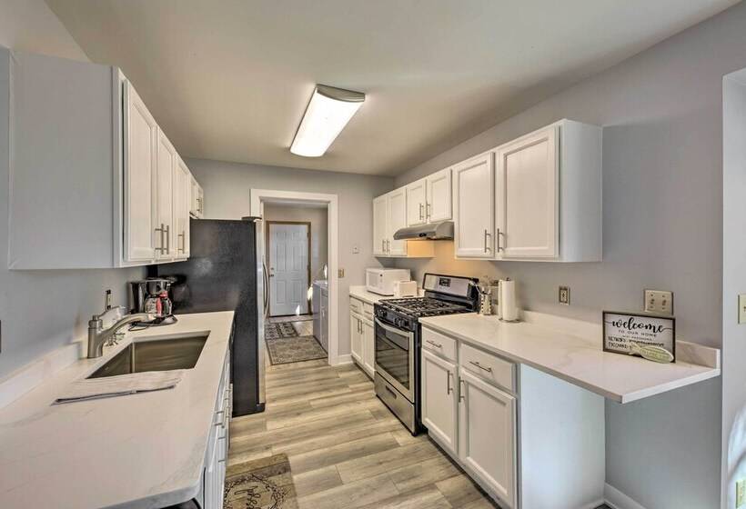 Twin Lakes Escape W/ Deck < 1 Mi To Beach!