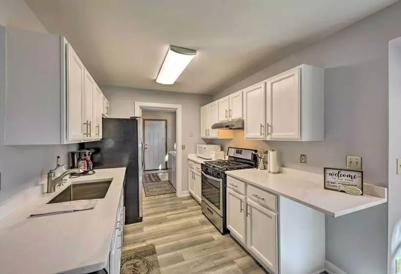 Twin Lakes Escape W/ Deck < 1 Mi To Beach!