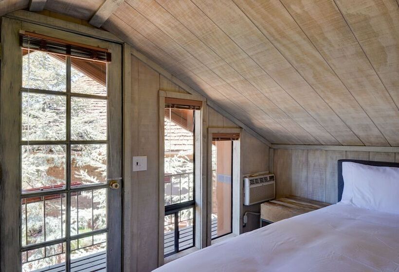 Unique Sedona Home W/ Mountain Views & Guest House