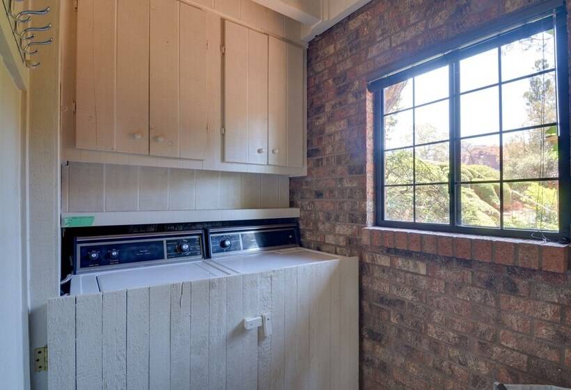 Unique Sedona Home W/ Mountain Views & Guest House