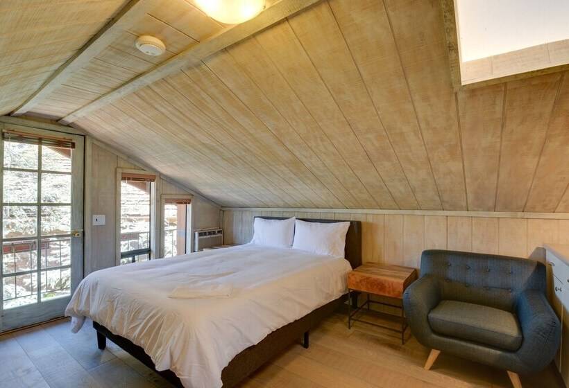 Unique Sedona Home W/ Mountain Views & Guest House