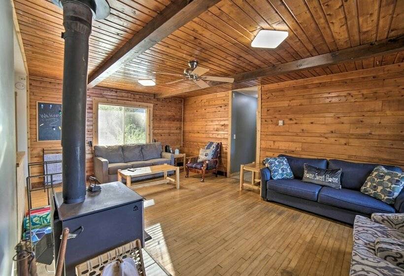 Cabin On Powell Lake W/ On Site Snowmobile Trails!