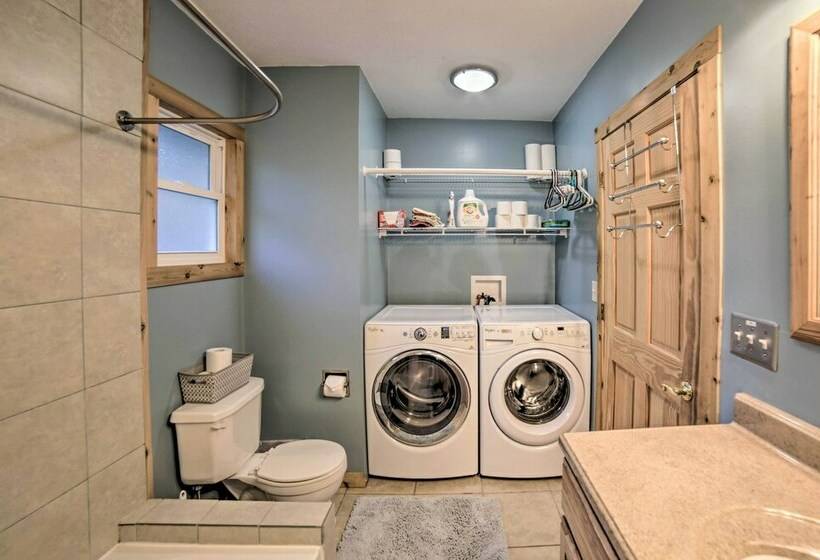 Cabin On Powell Lake W/ On Site Snowmobile Trails!