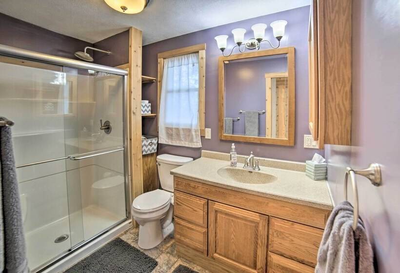 Cabin On Powell Lake W/ On Site Snowmobile Trails!