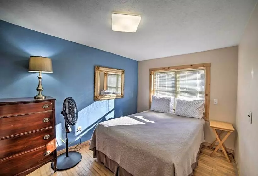 Cabin On Powell Lake W/ On Site Snowmobile Trails!