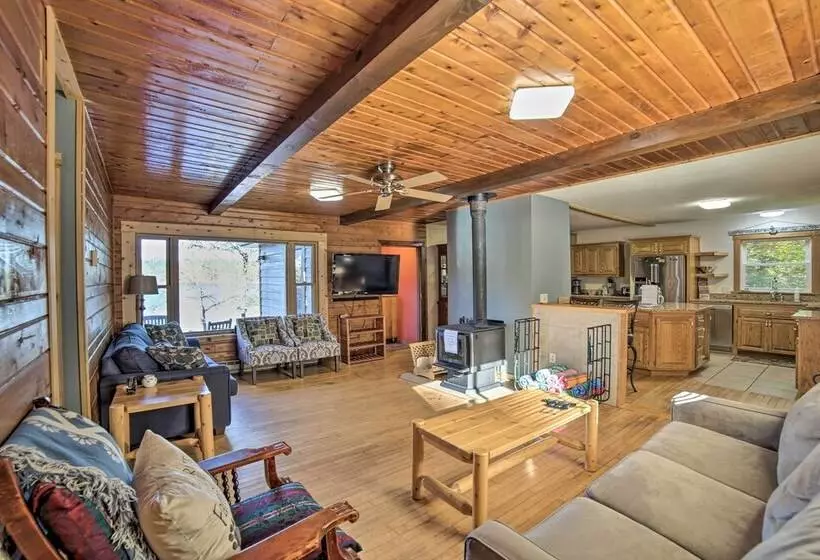Cabin On Powell Lake W/ On Site Snowmobile Trails!