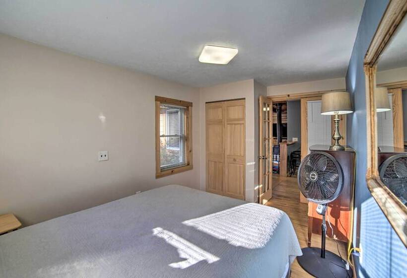 Cabin On Powell Lake W/ On Site Snowmobile Trails!