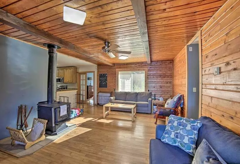 Cabin On Powell Lake W/ On Site Snowmobile Trails!