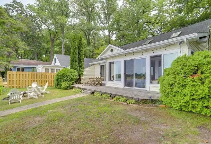 Waterfront Cable Lake Cabin W/ Grill!