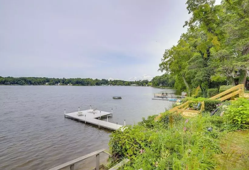 Waterfront Cable Lake Cabin W/ Grill!