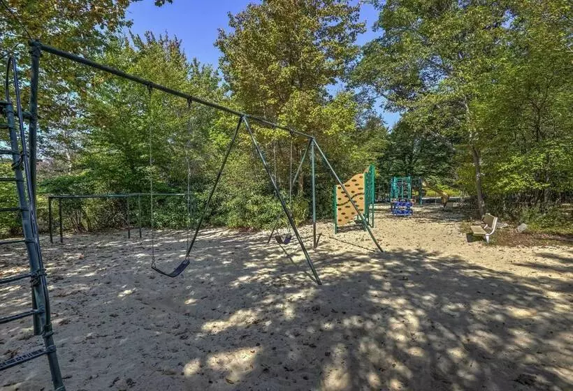 Tobyhanna Home W/ Hot Tub & Resort Amenities