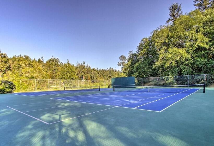 Anderson Island Cabin On Half Acre With Fire Pit!