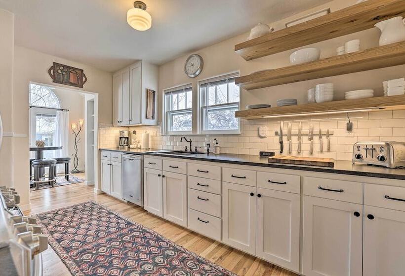 Boise Tudor Home W/ Game Room < 2 Mi To Downtown!