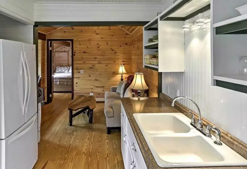 Bolton Landing Cottage: Walk To Lake George!