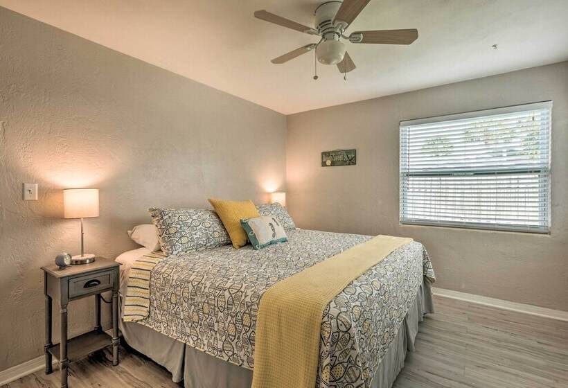 Bright Bungalow With Porch: Walk To Ormond Beach!