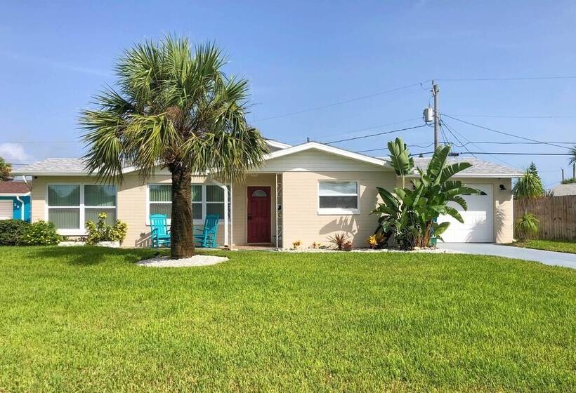 Bright Bungalow With Porch: Walk To Ormond Beach!