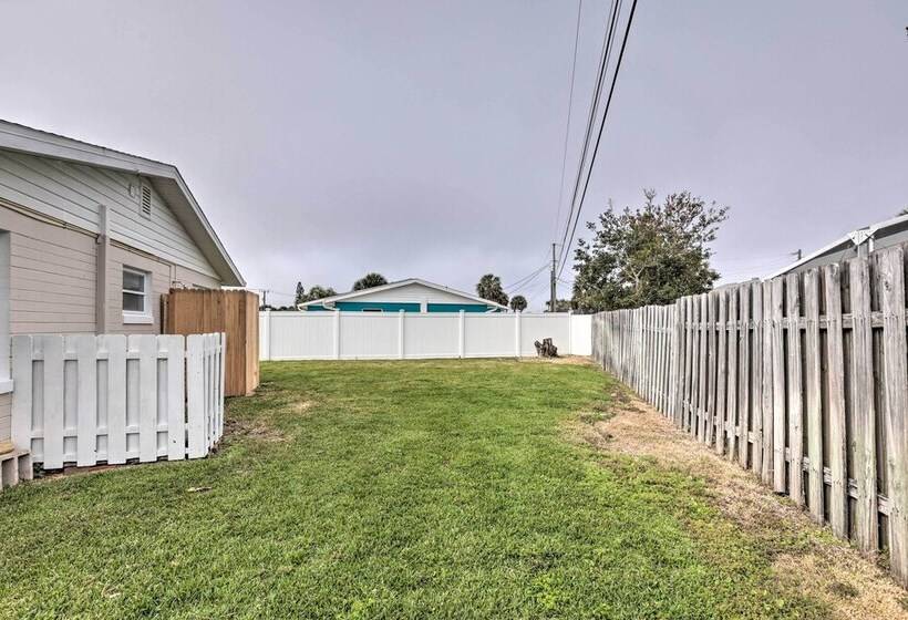 Bright Bungalow With Porch: Walk To Ormond Beach!