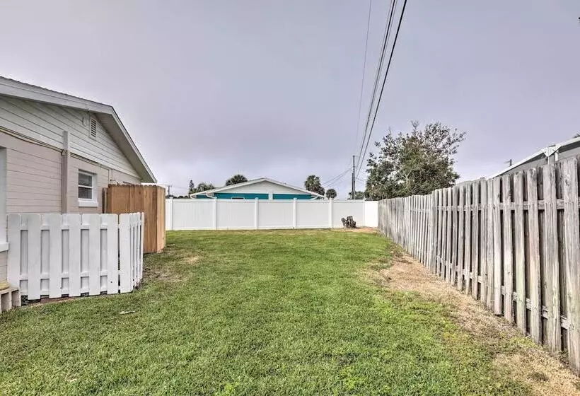 Bright Bungalow With Porch: Walk To Ormond Beach!