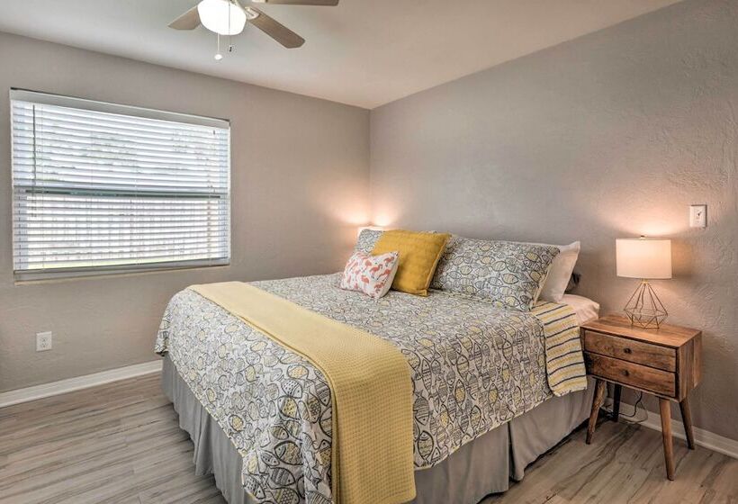 Bright Bungalow With Porch: Walk To Ormond Beach!