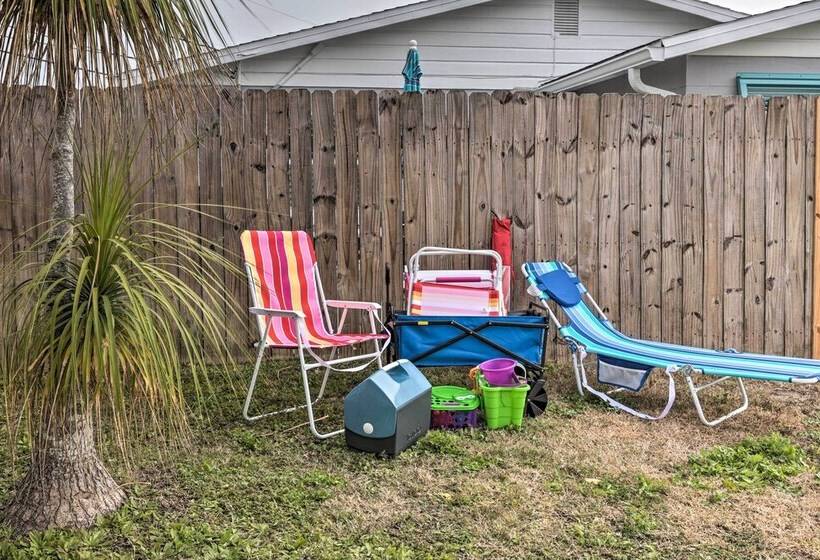 Bright Bungalow With Porch: Walk To Ormond Beach!
