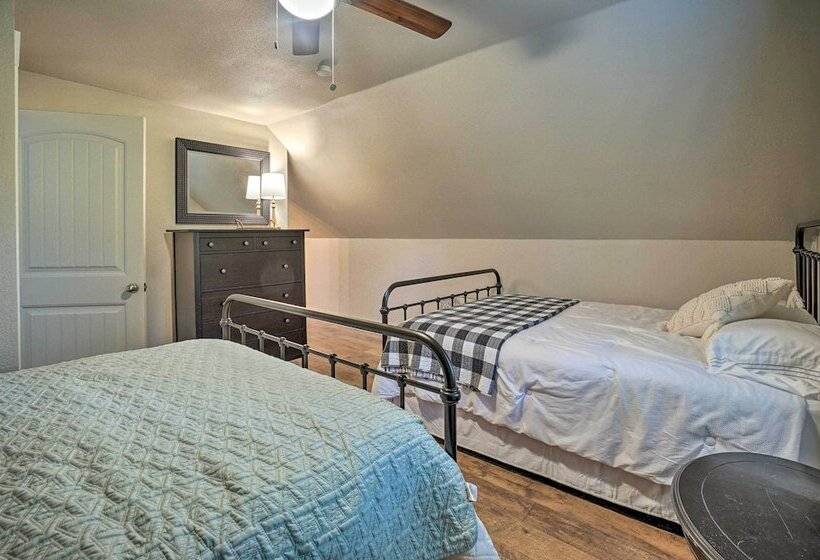 Peaceful Broken Bow Cottage W/ Fire Pit!