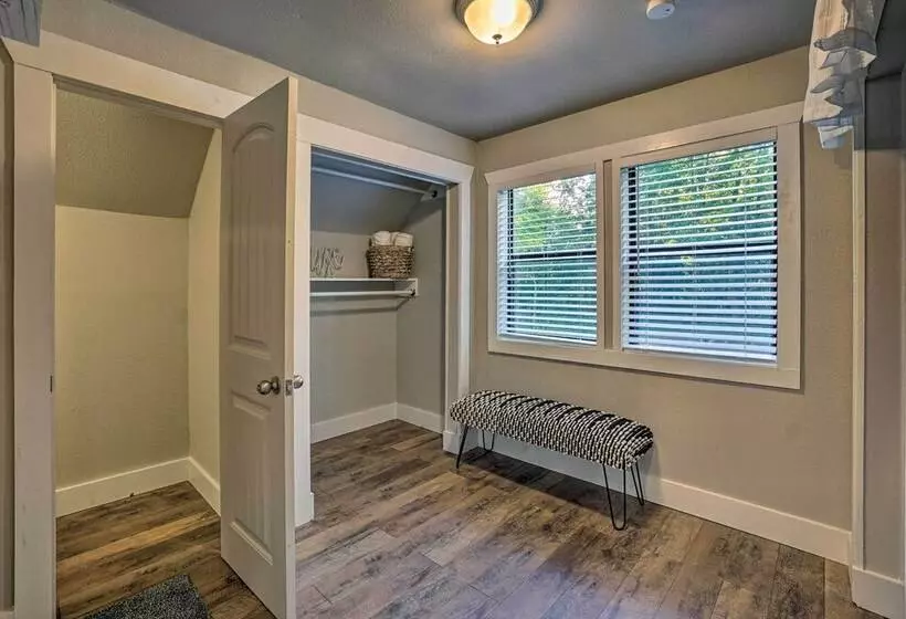 Peaceful Broken Bow Cottage W/ Fire Pit!