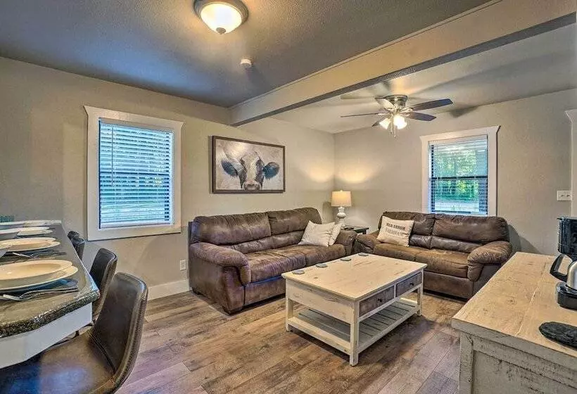 Peaceful Broken Bow Cottage W/ Fire Pit!