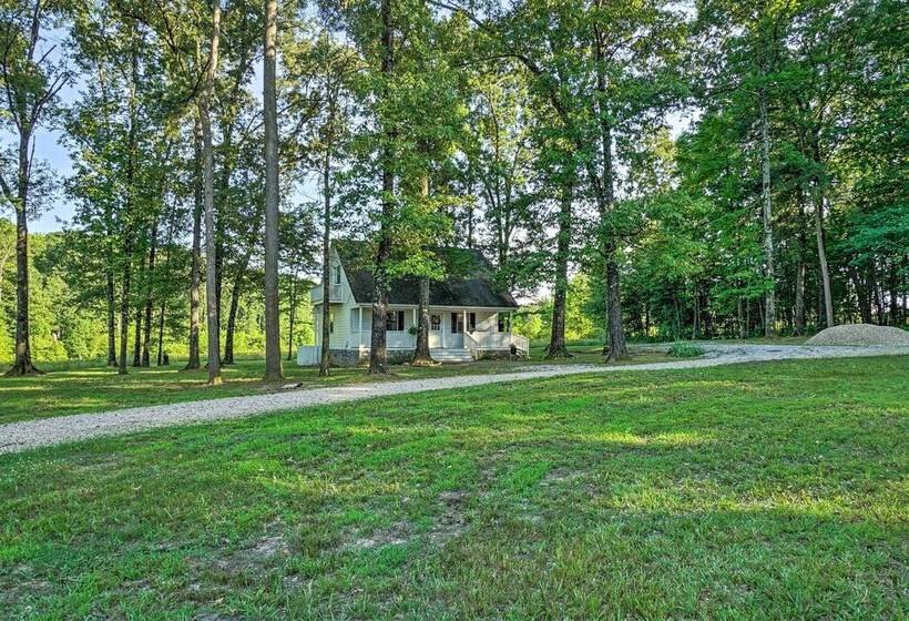 Peaceful Broken Bow Cottage W/ Fire Pit!