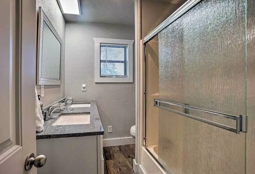 Peaceful Broken Bow Cottage W/ Fire Pit!