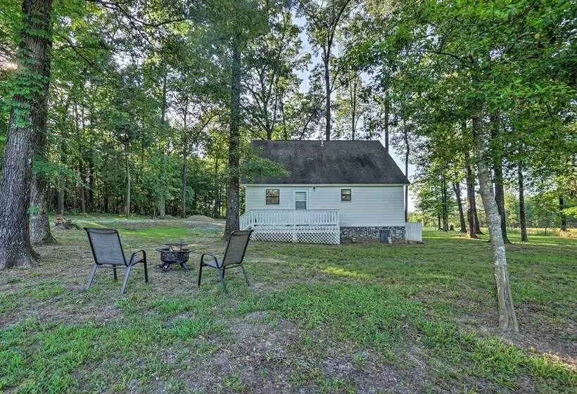 Peaceful Broken Bow Cottage W/ Fire Pit!