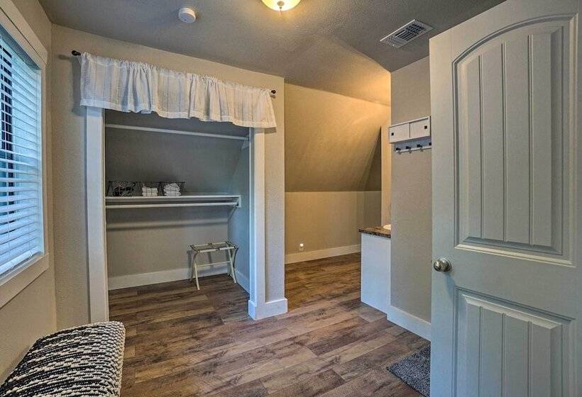 Peaceful Broken Bow Cottage W/ Fire Pit!