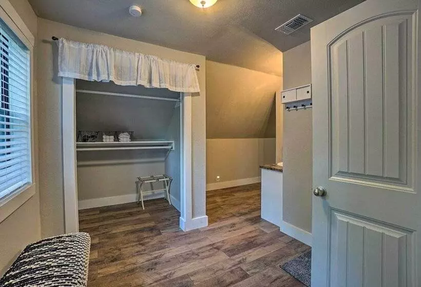 Peaceful Broken Bow Cottage W/ Fire Pit!