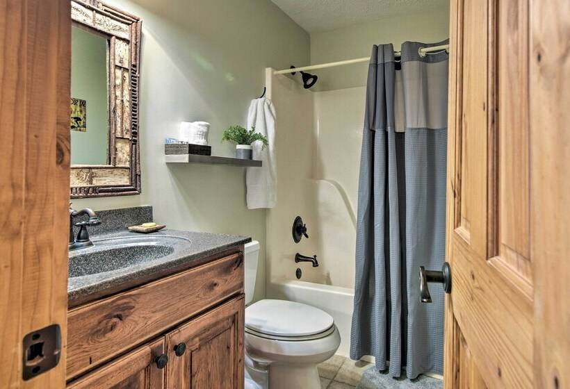 Cabin W/ Hot Tub & Mountain Views, < 5 Mi To Boone